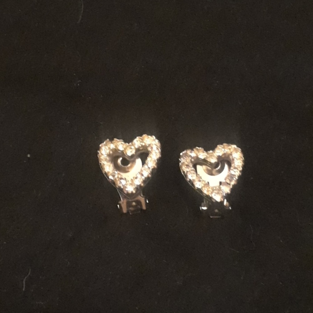 V vintage rhinestone heart clip-on earrings